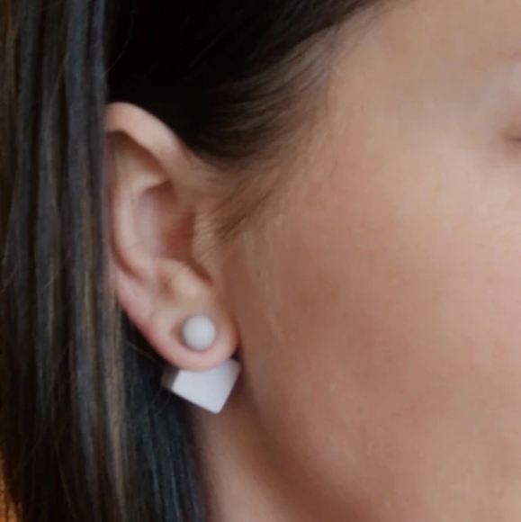 Double Sided Rubber BROWN OR WHITE Earrings 2 in One - Picture 4 of 4